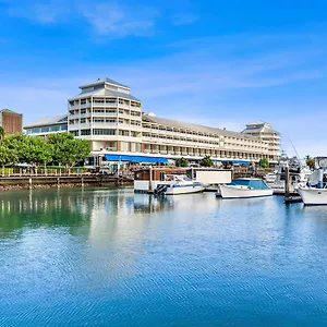 shangri-la-hotel-the-marina-cairns.queenslandhotels.net/