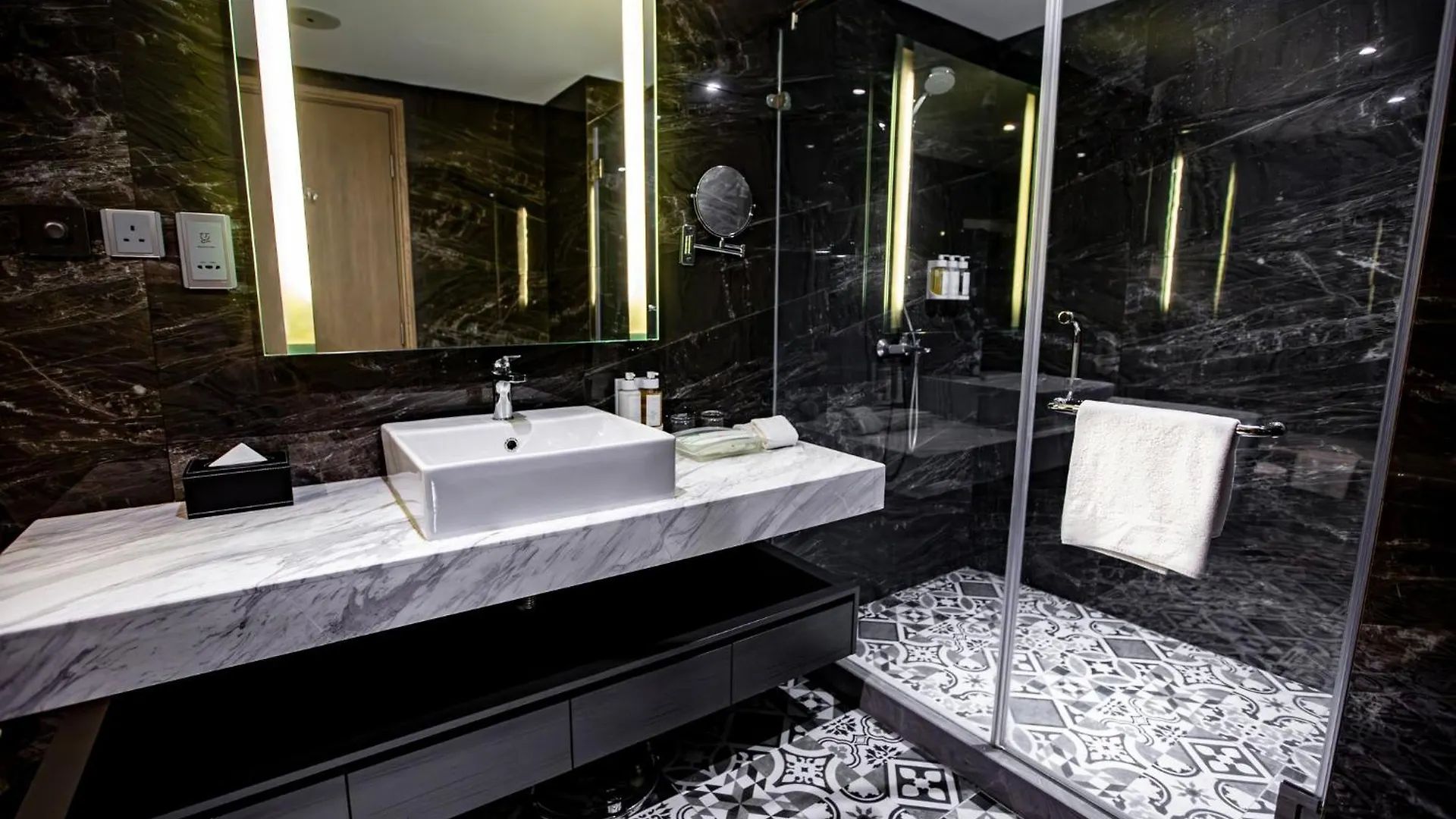 Holiday Inn Macau By Ihg 4*,